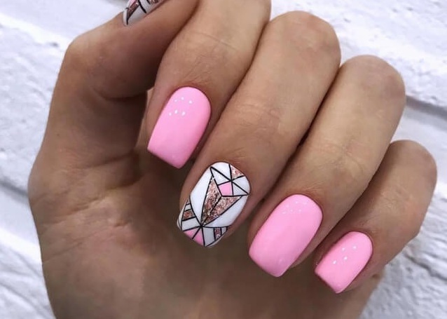 Розовый маникюр на квадратные ногти