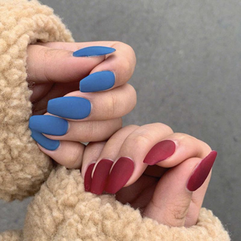красно-синие матовые ногти