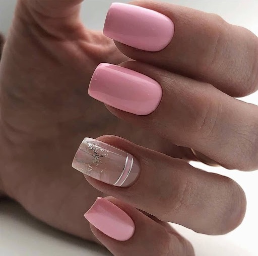 Розовый маникюр на квадратные ногти
