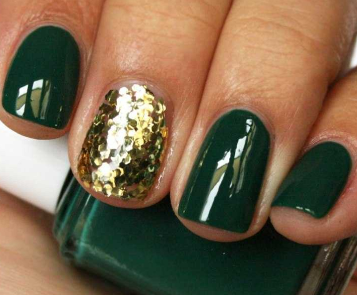 Идеи дизайна зелено-золотых ногтей