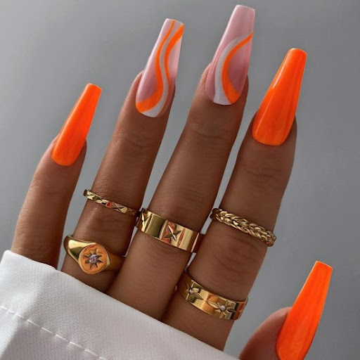 Дизайн ногтей в оранжевом цвете