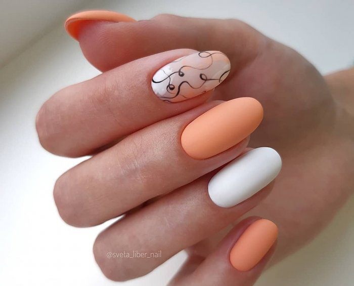 Рисунки на персиковых ногтях