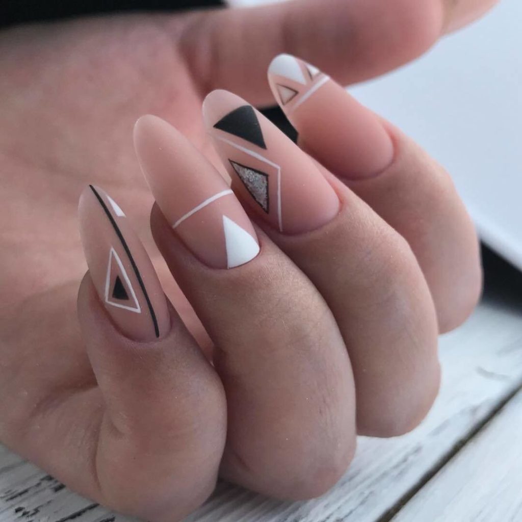 Маникюр геометрия на миндальные ногти