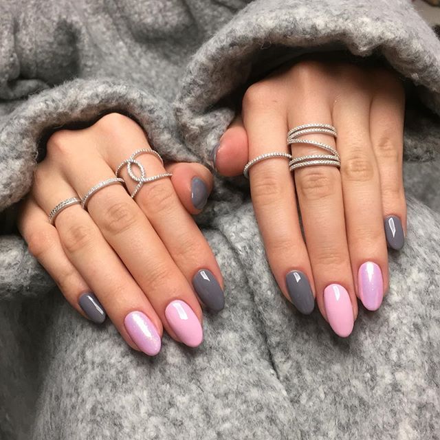 Маникюр «разные руки» серый с розовым
