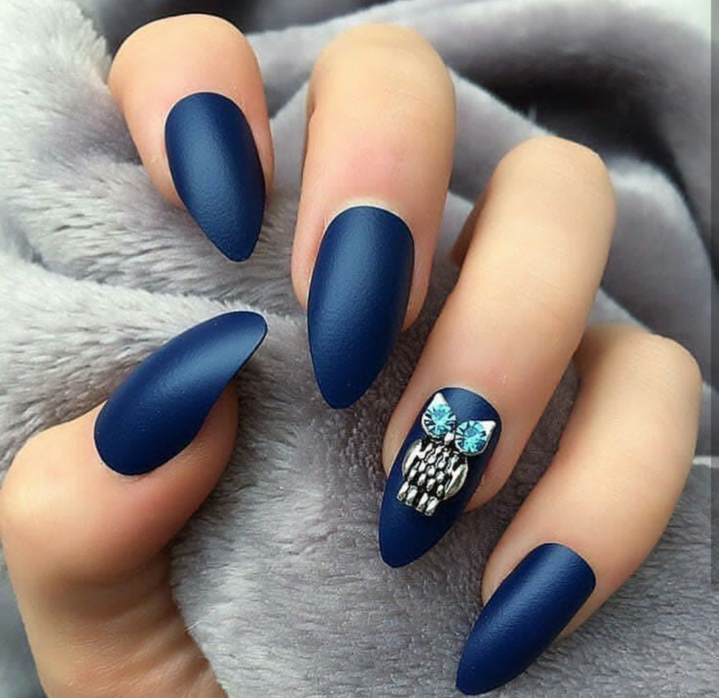 Синий матовый маникюр на длинные ногти