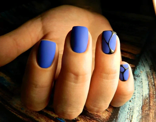 Синий матовый маникюр на короткие ногти