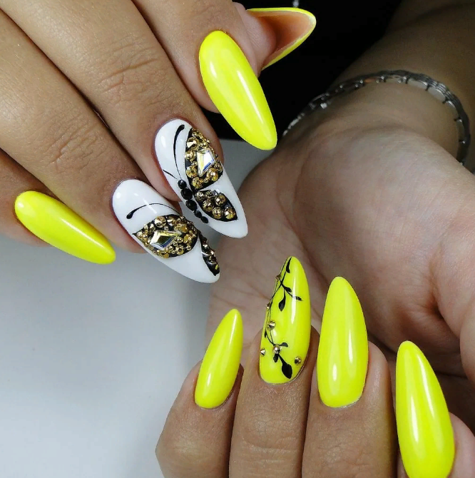 Желтый маникюр на миндальные ногти