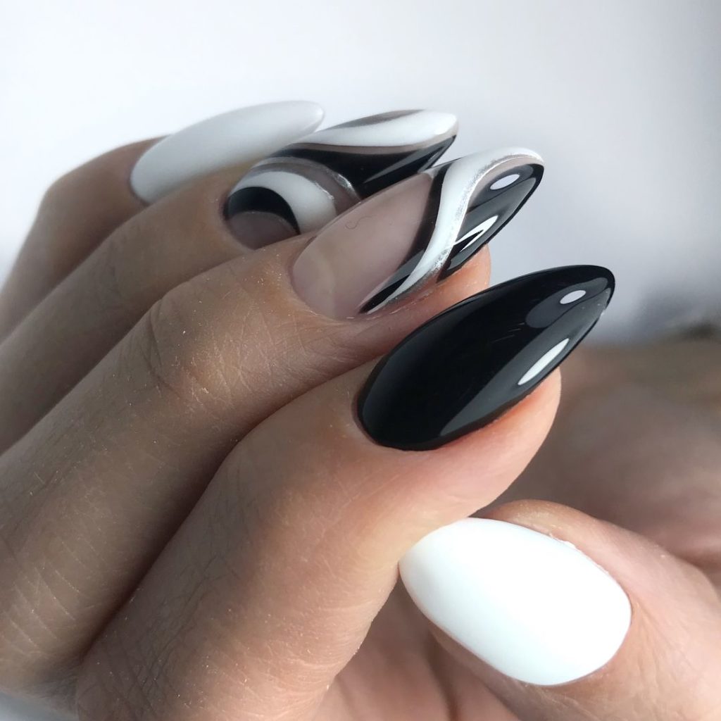 Черно-белые ногти миндальной формы