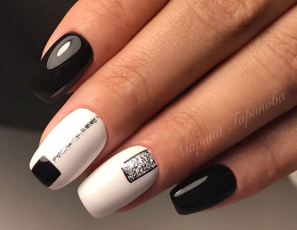 Черно белый маникюр дизайн на коротких ногтях