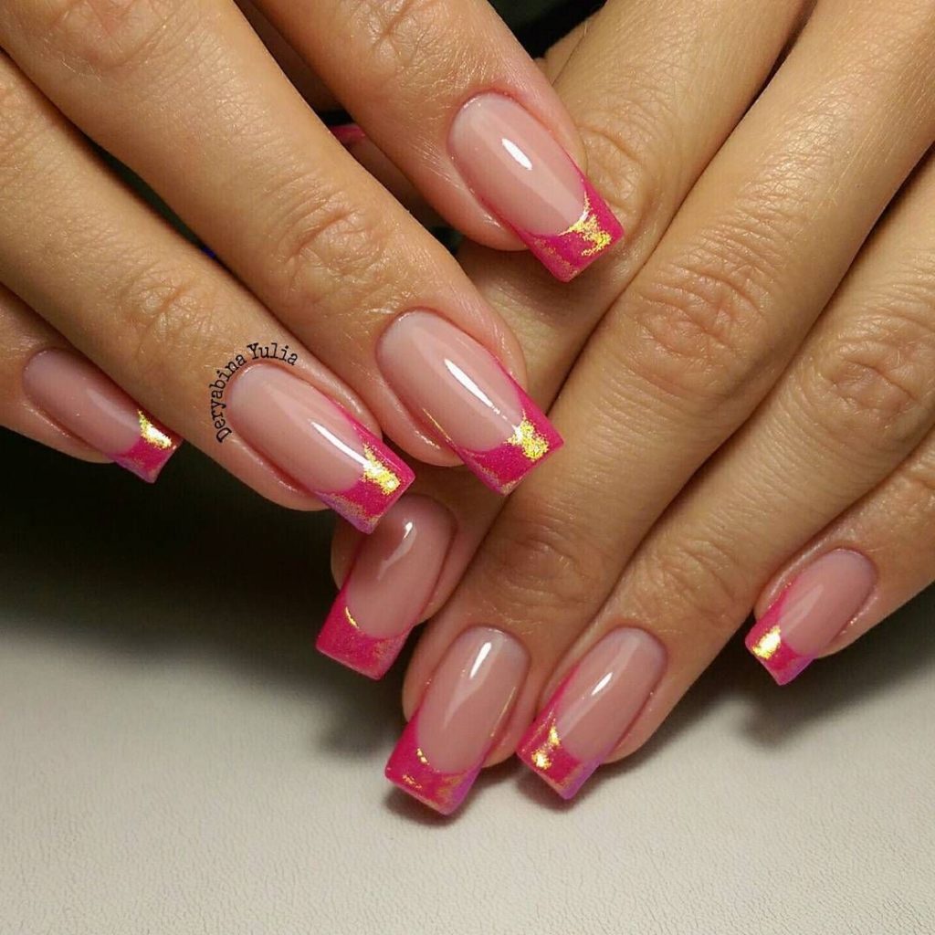 Розовый френч и длинные ногти