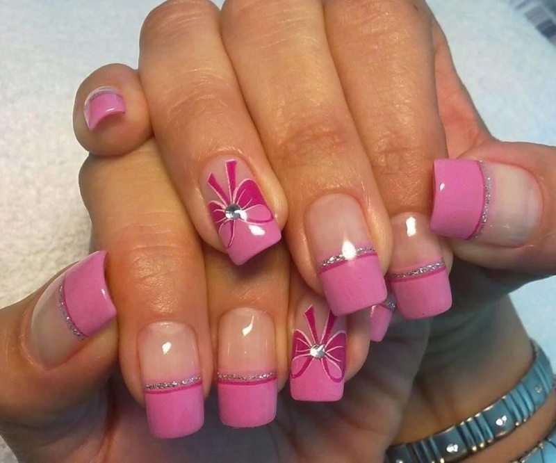 Розовый френч и длинные ногти