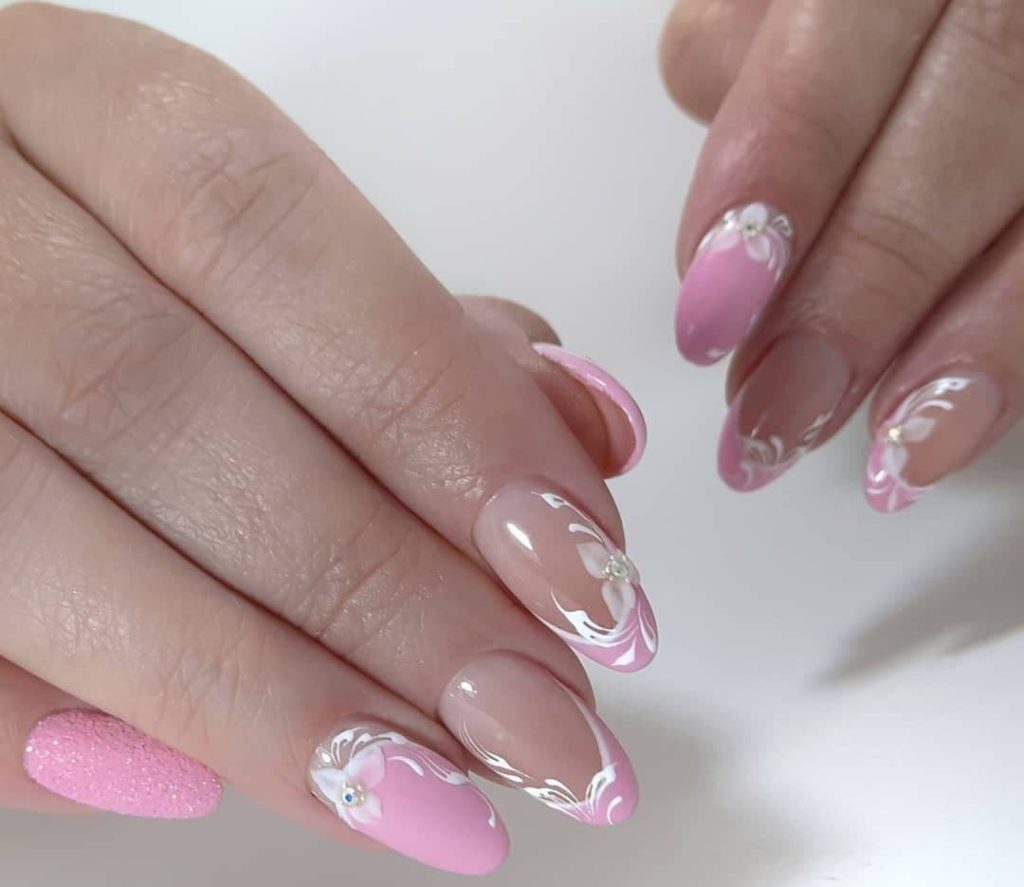 Розовый френч на ногтях миндальной формы