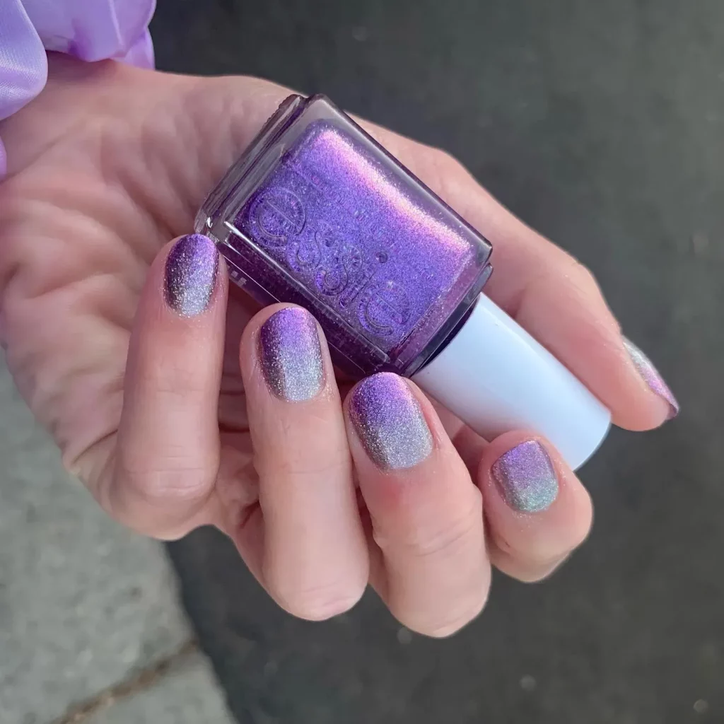 Маникюр омбре в фиолетовых тонах на короткие ногти