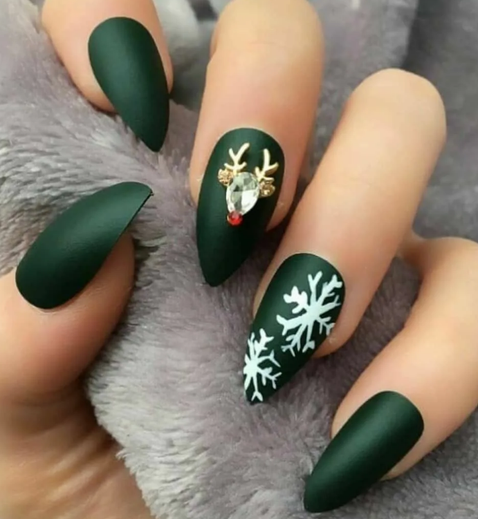 Зеленые ногти на Новый год