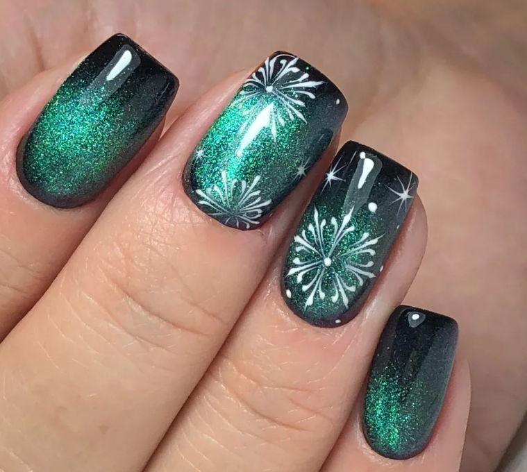 Зеленые ногти на Новый год