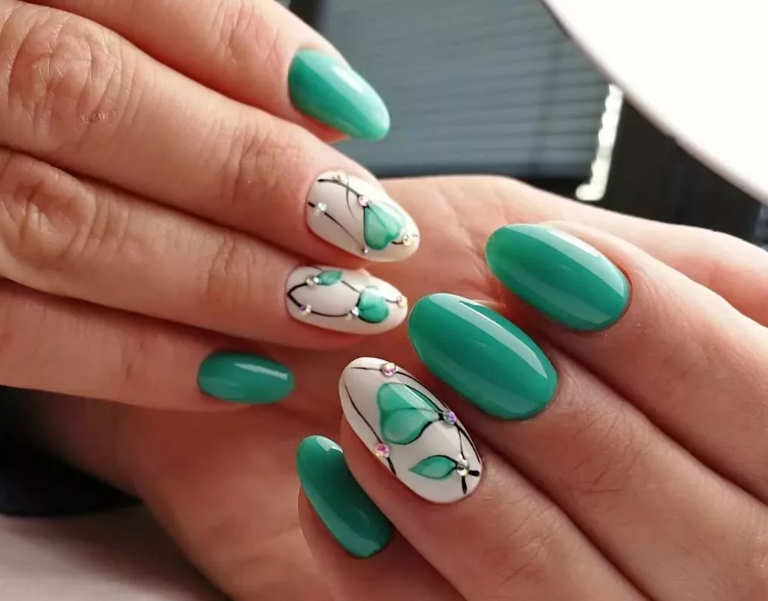 Зеленые ногти форма миндаль