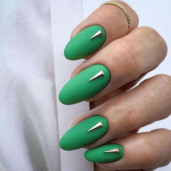 Зеленый маникюр с дизайном для разной формы и длины ногтей