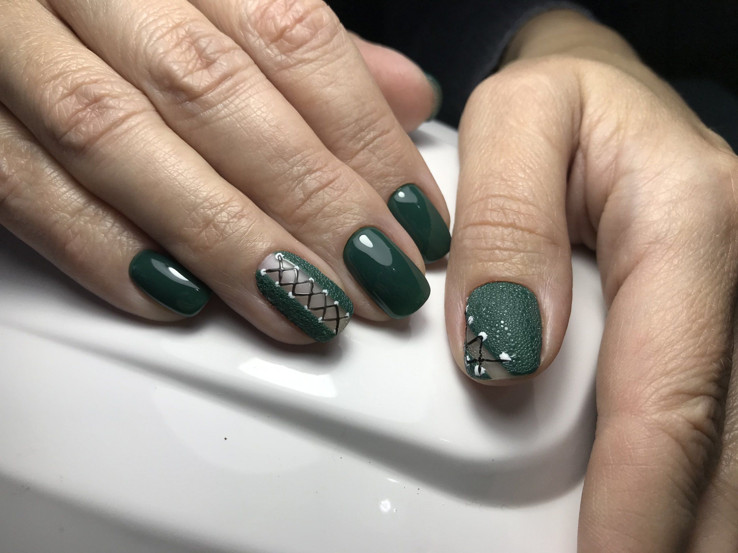 зеленый маникюр короткие ногти