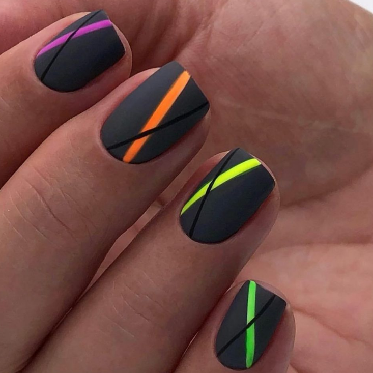 Стильный дизайн ногтей 2022 на квадратные ногти