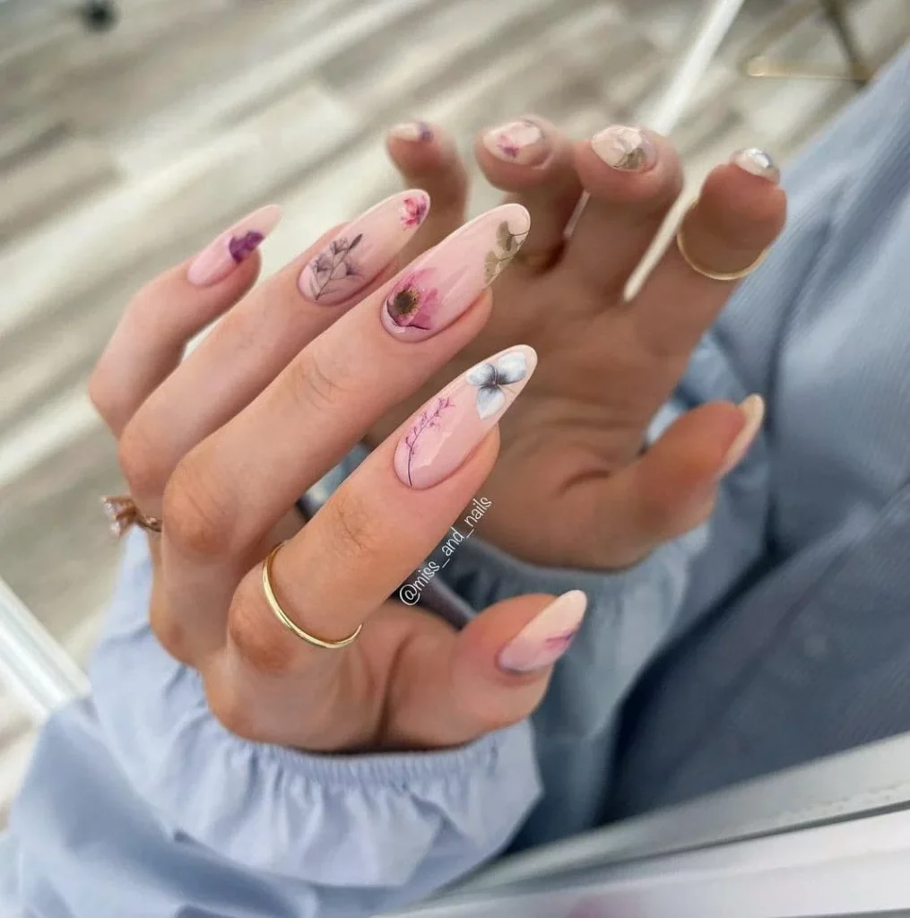 Цветочный маникюр на длинные ногти