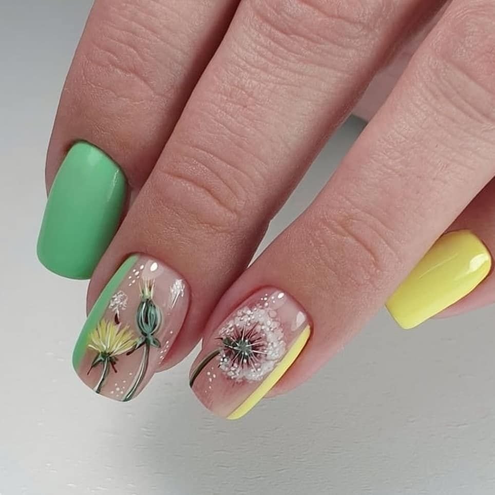 Цветочный маникюр на квадратные ногти