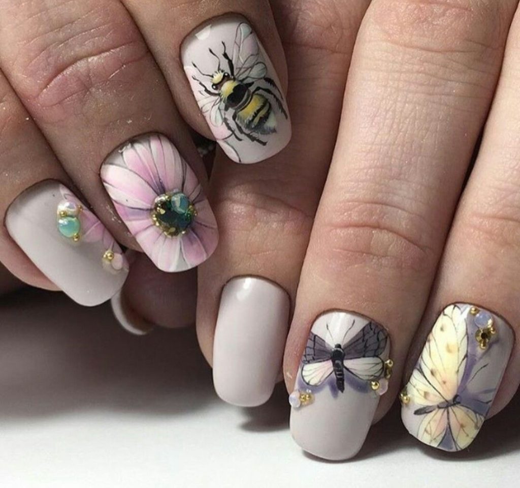 Дизайн с бабочками на разную форму и длину ногтей