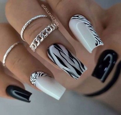 Черно-белый дизайн ногтей зебра