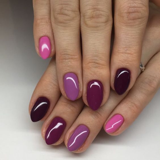Фиолетовый вишневый маникюр
