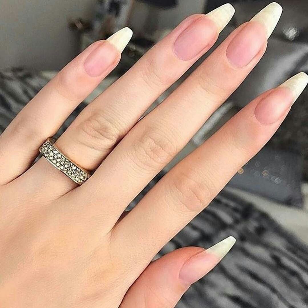 Длинные ногти без покрытия